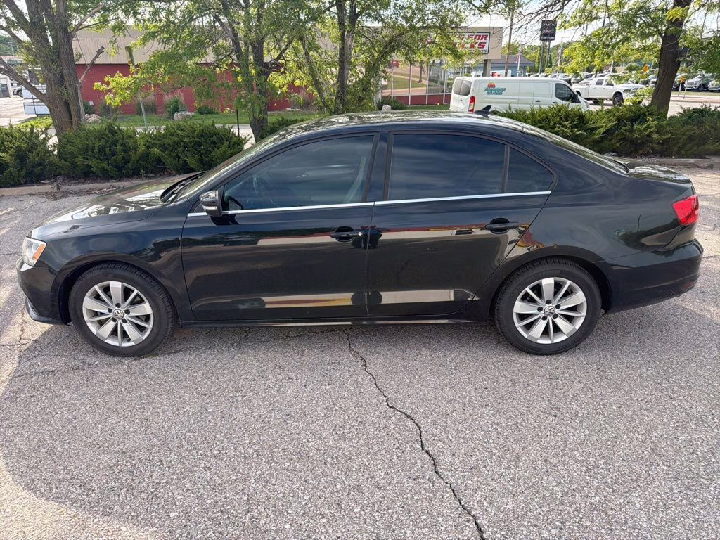 2015 Black Volkswagen Jetta 1.8T SE FWD Sedan