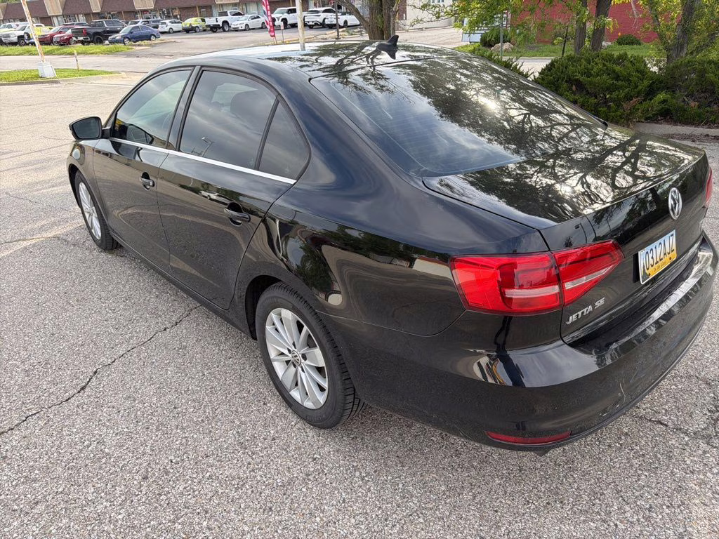 2015 Black Volkswagen Jetta 1.8T SE FWD Sedan