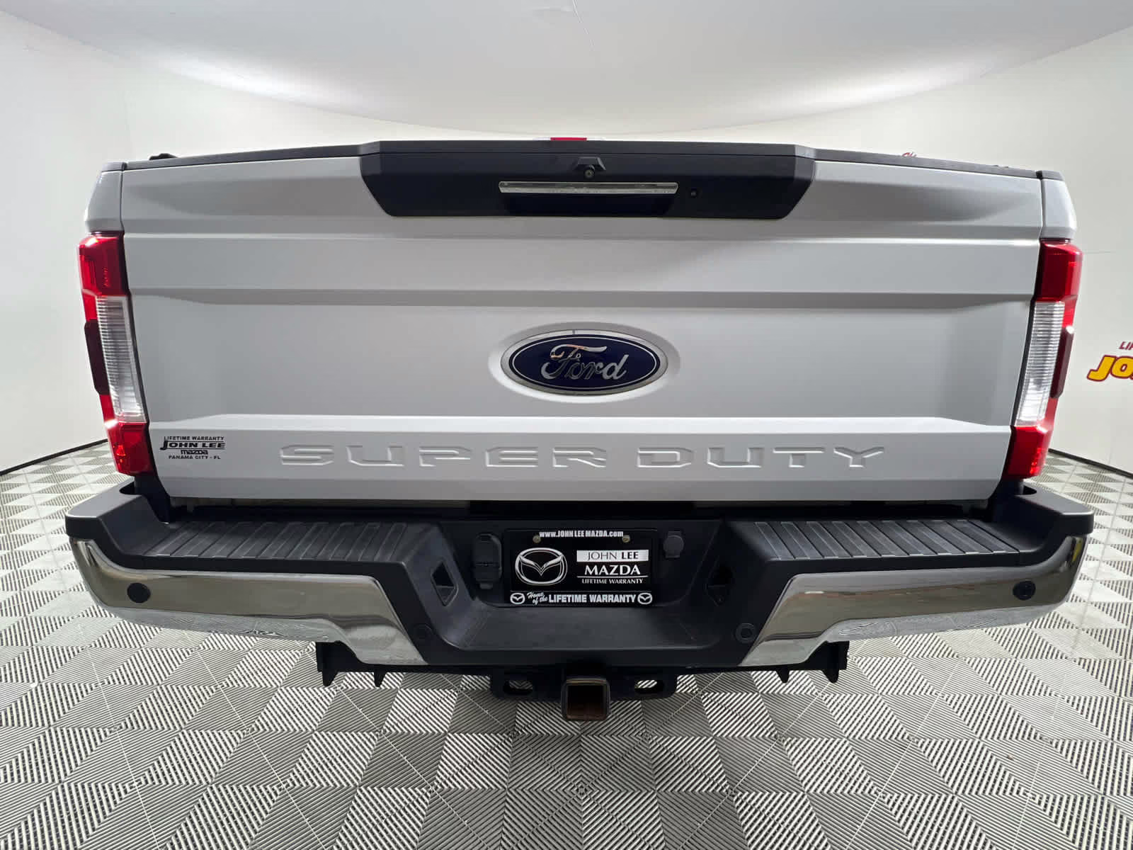 2019 Oxford White Ford Super Duty F-250 SRW LARIAT 4X4 Truck