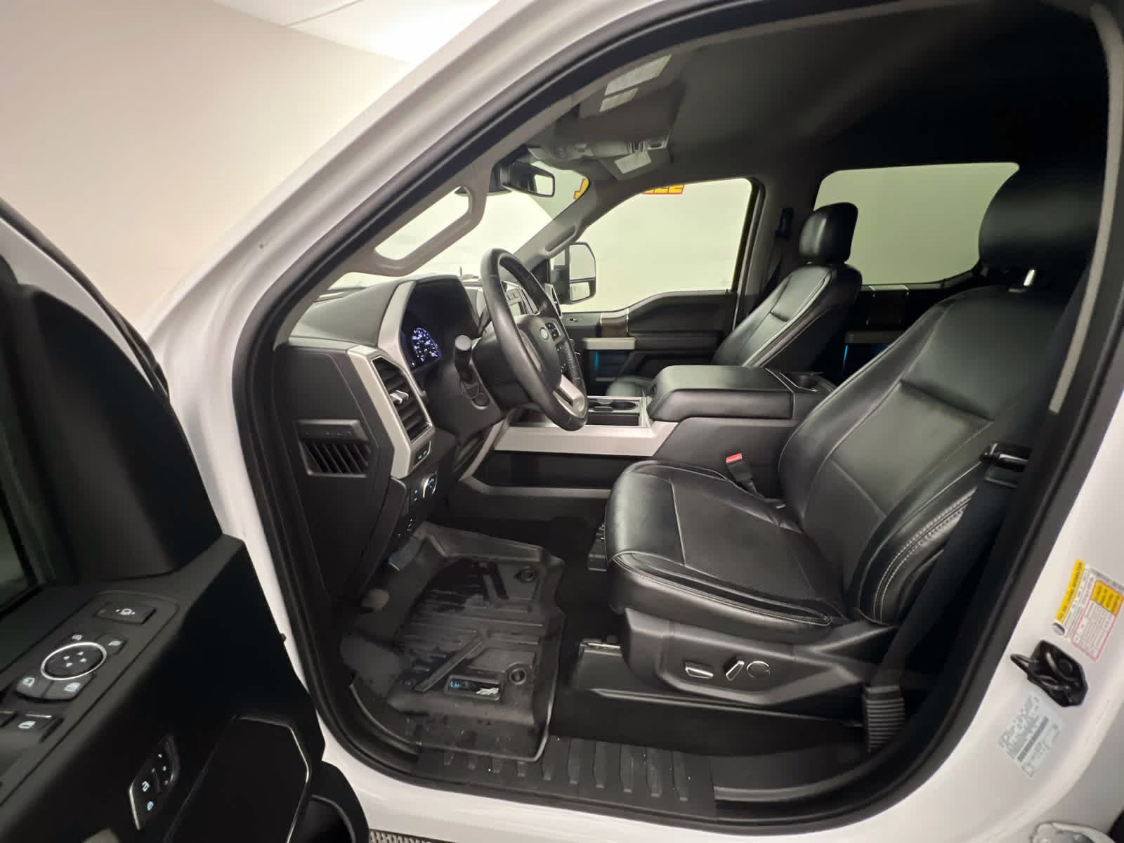 2019 Oxford White Ford Super Duty F-250 SRW LARIAT 4X4 Truck