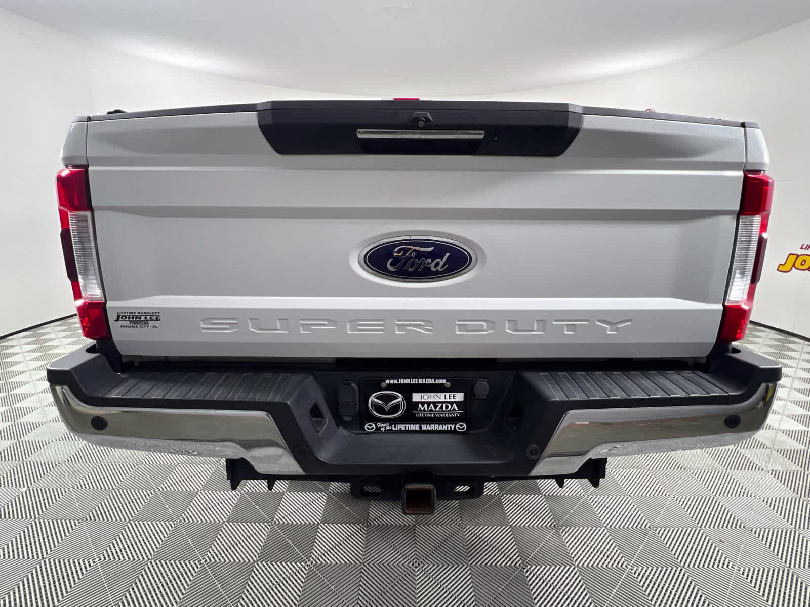 2019 Oxford White Ford Super Duty F-250 SRW LARIAT 4X4 Truck