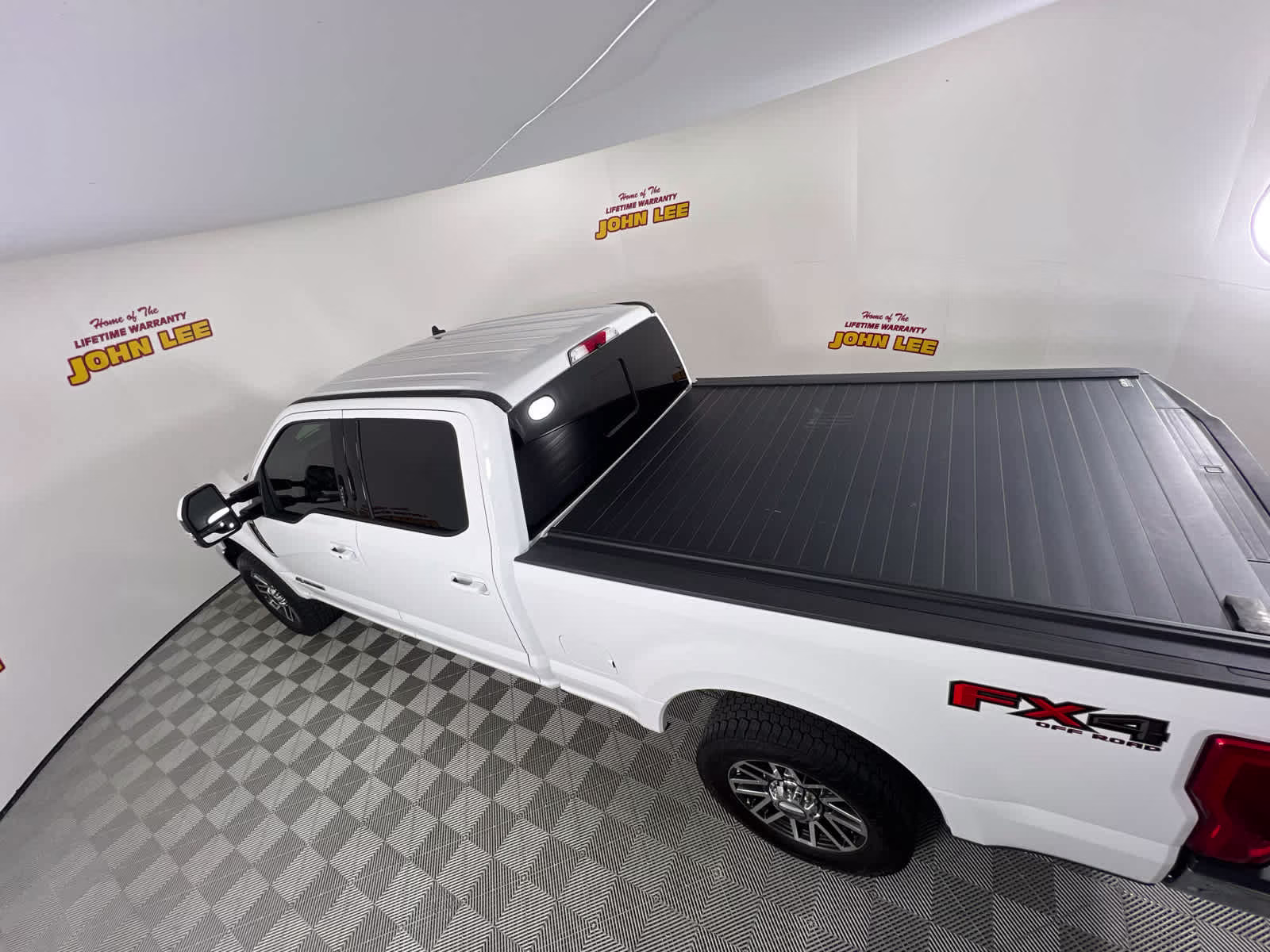 2019 Oxford White Ford Super Duty F-250 SRW LARIAT 4X4 Truck