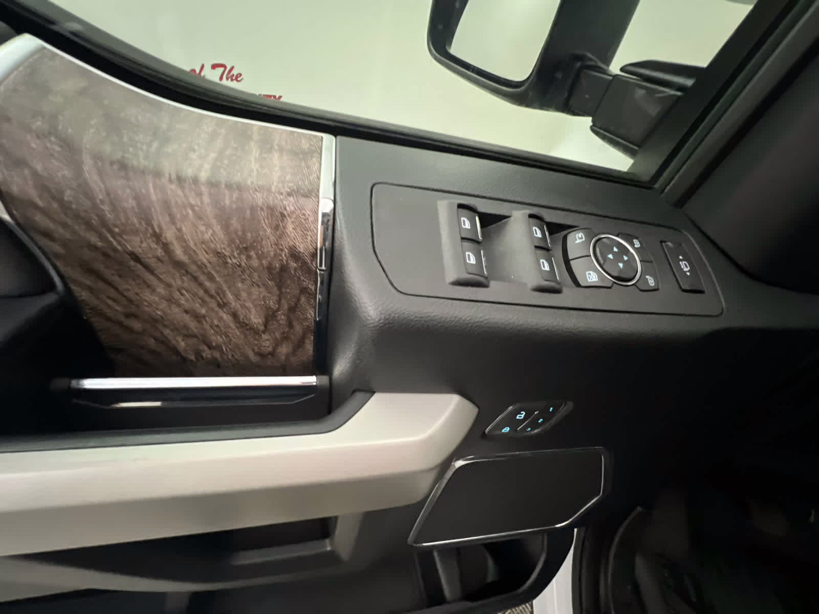 2019 Oxford White Ford Super Duty F-250 SRW LARIAT 4X4 Truck