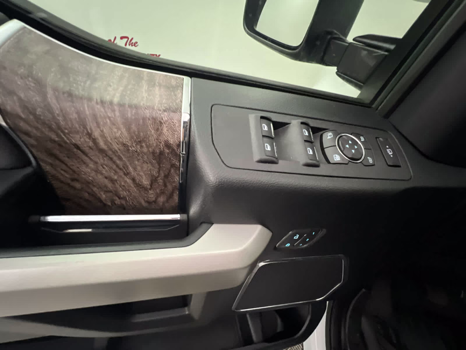 2019 Oxford White Ford Super Duty F-250 SRW LARIAT 4X4 Truck