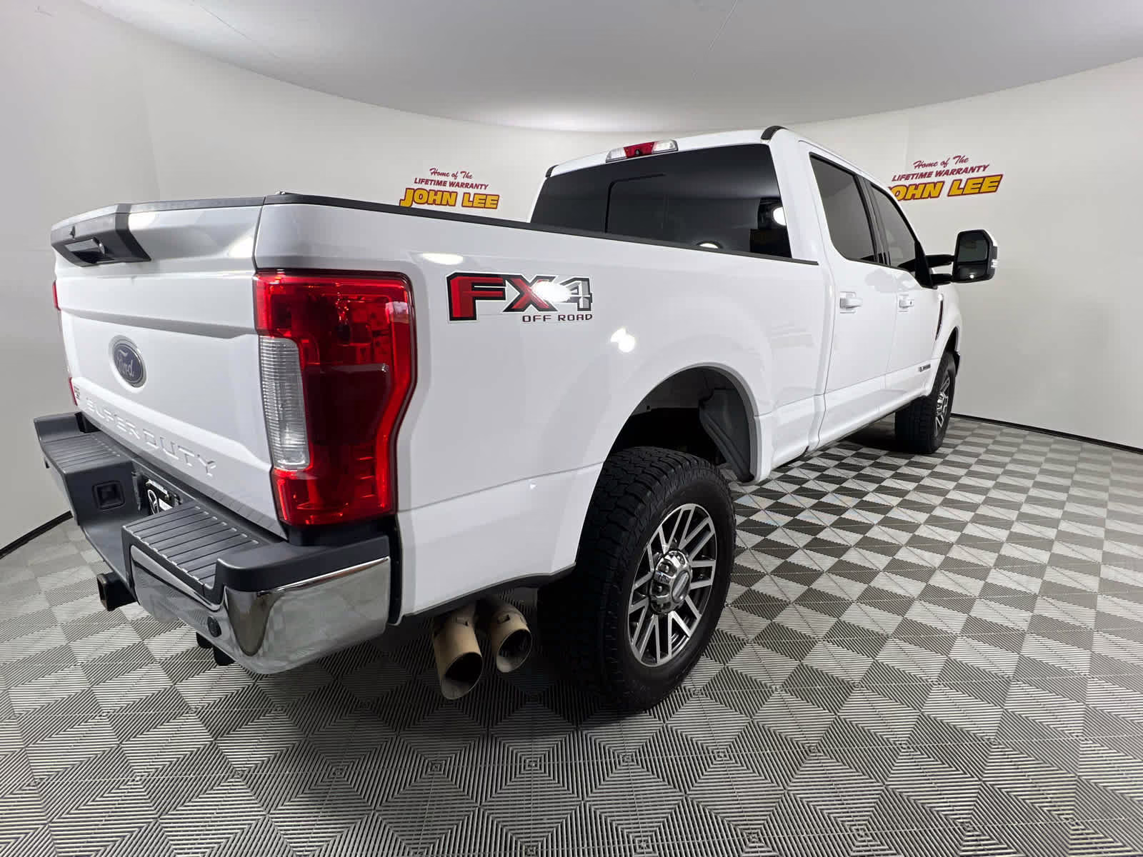 2019 Oxford White Ford Super Duty F-250 SRW LARIAT 4X4 Truck