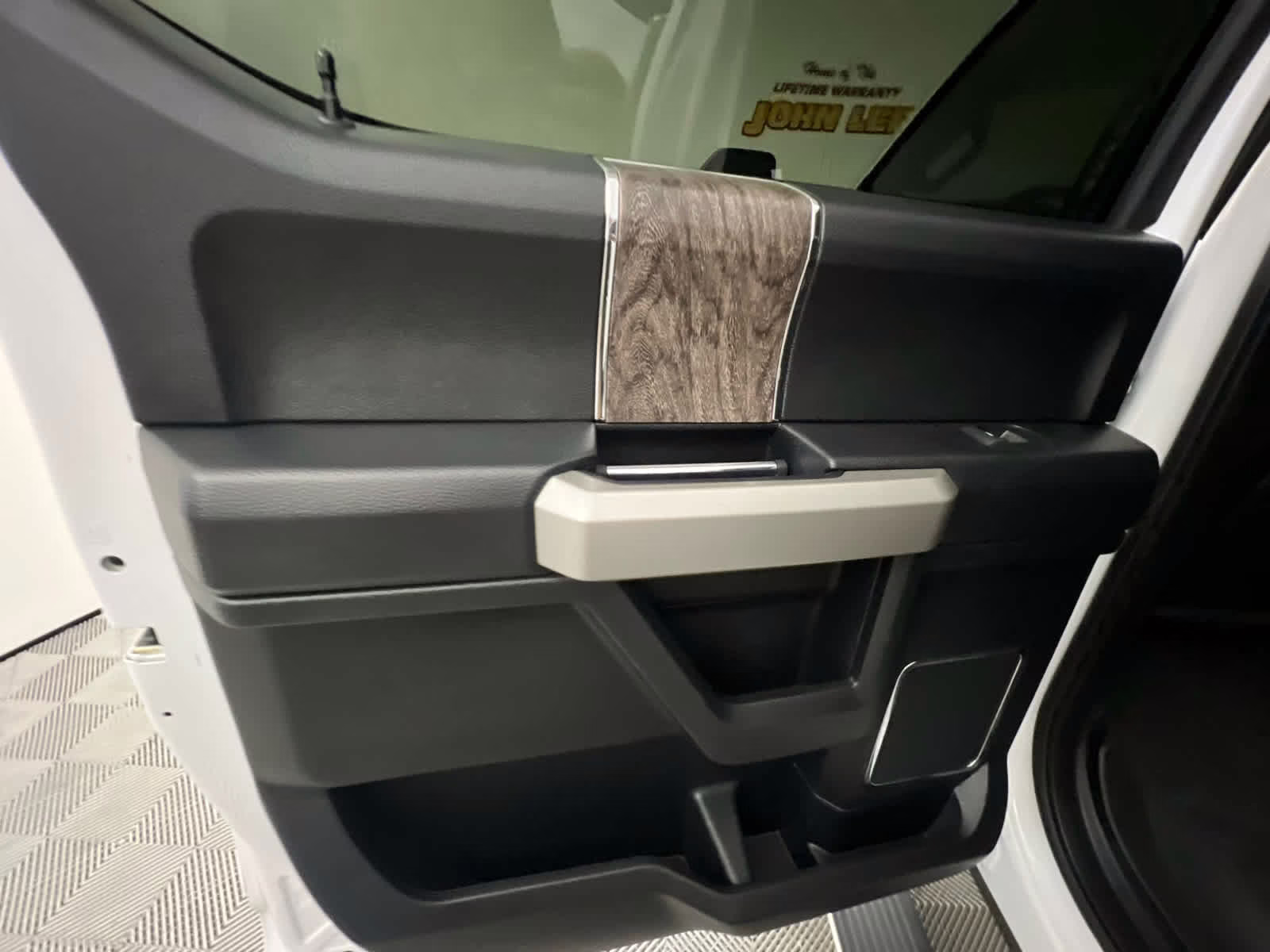 2019 Oxford White Ford Super Duty F-250 SRW LARIAT 4X4 Truck