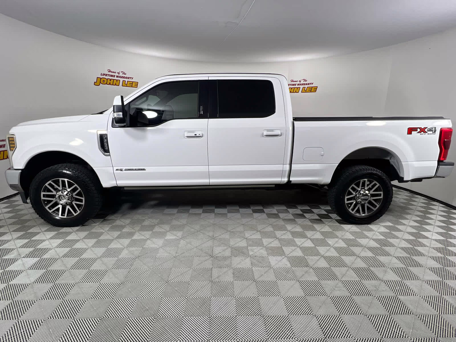 2019 Oxford White Ford Super Duty F-250 SRW LARIAT 4X4 Truck