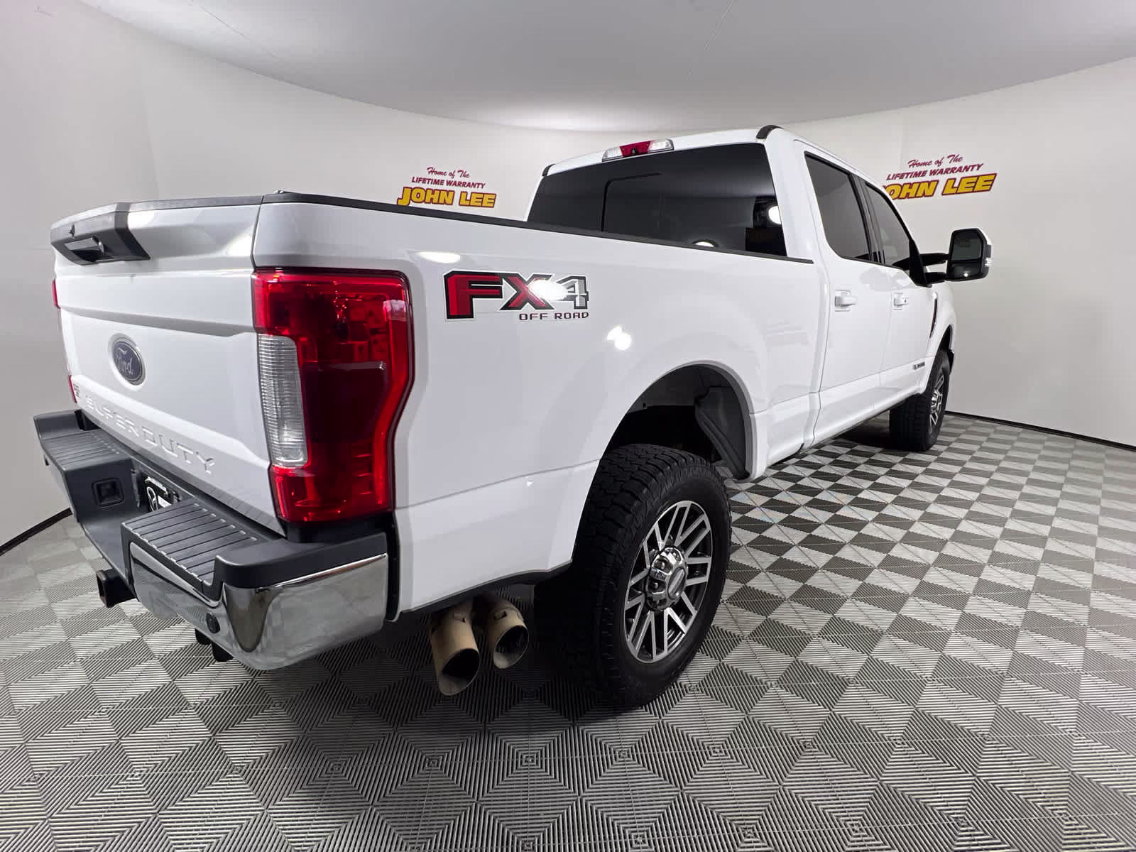 2019 Oxford White Ford Super Duty F-250 SRW LARIAT 4X4 Truck