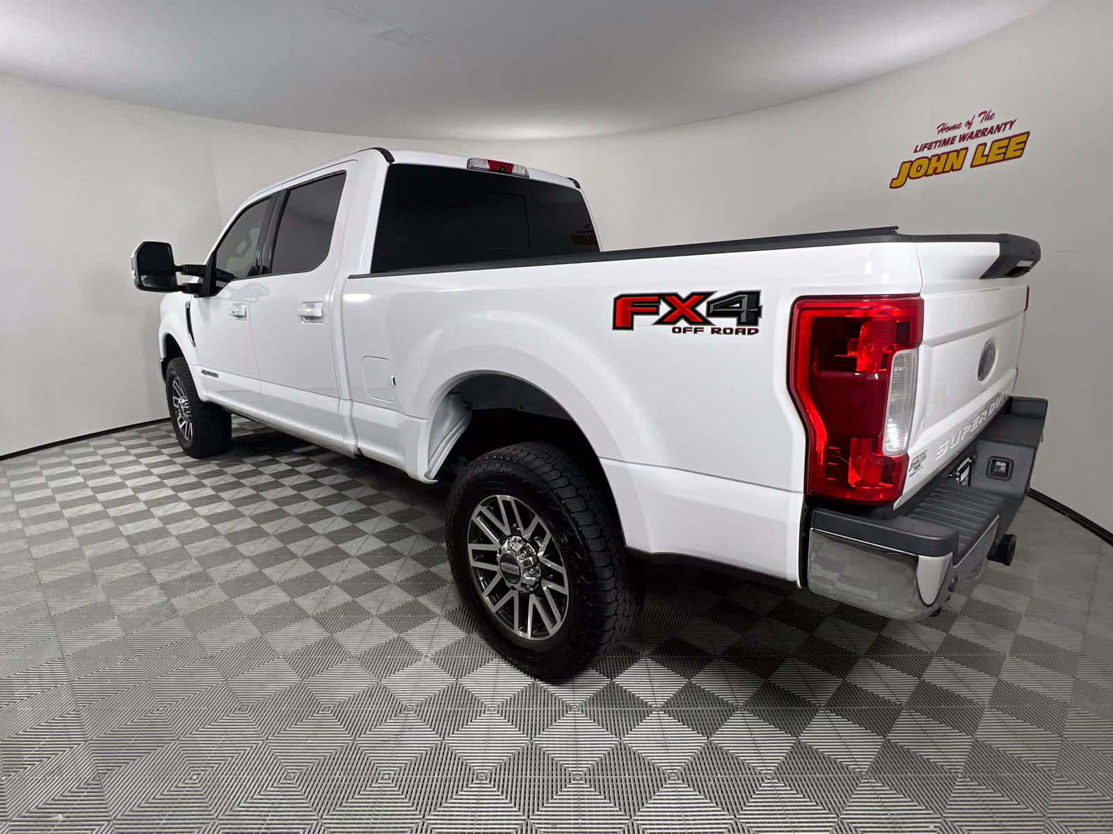 2019 Oxford White Ford Super Duty F-250 SRW LARIAT 4X4 Truck