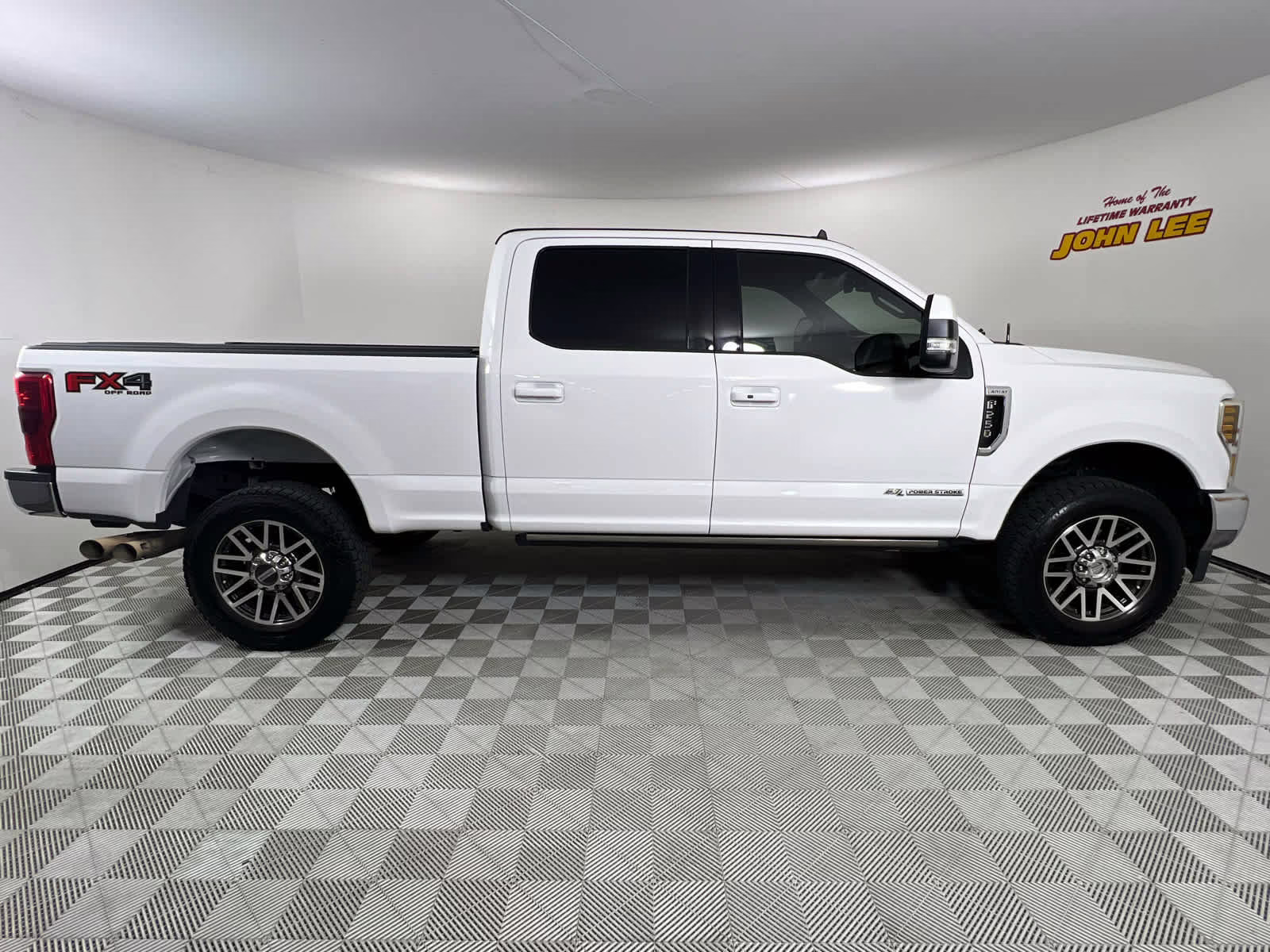 2019 Oxford White Ford Super Duty F-250 SRW LARIAT 4X4 Truck
