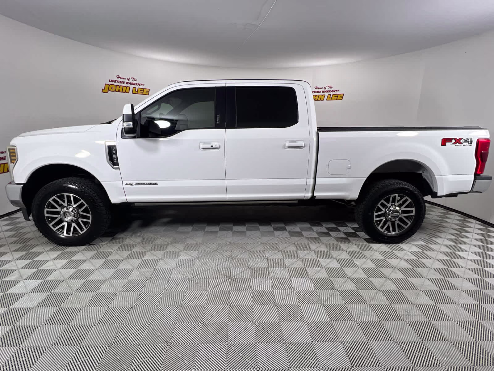 2019 Oxford White Ford Super Duty F-250 SRW LARIAT 4X4 Truck