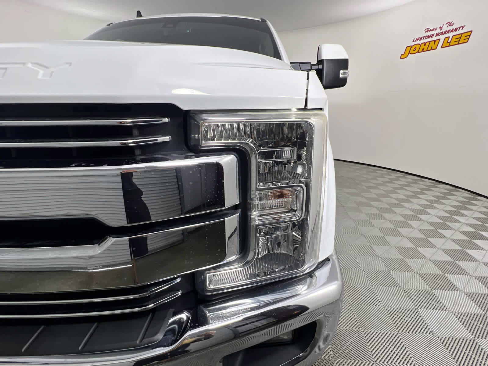 2019 Oxford White Ford Super Duty F-250 SRW LARIAT 4X4 Truck