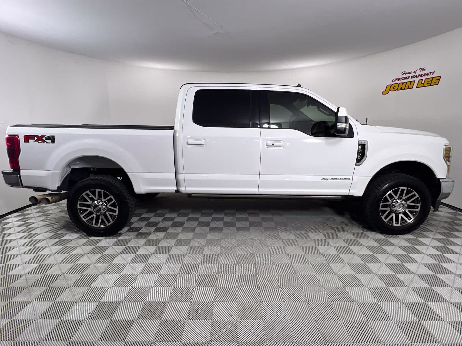 2019 Oxford White Ford Super Duty F-250 SRW LARIAT 4X4 Truck