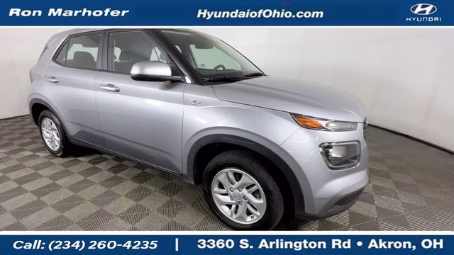 2025 Shimmering Silver Hyundai Venue SE FWD SUV