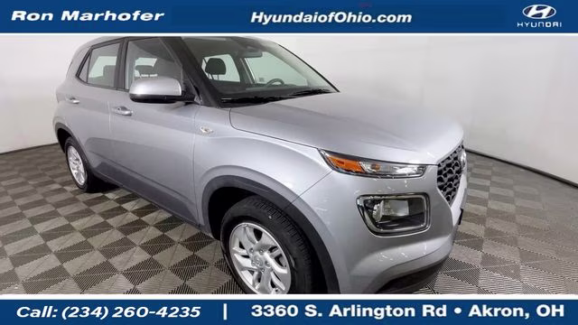 2025 Shimmering Silver Hyundai Venue SE FWD SUV