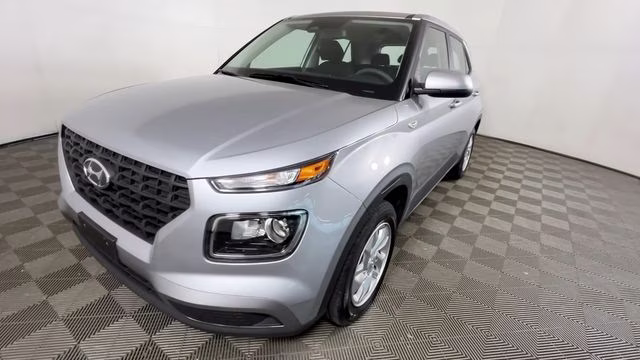 2025 Shimmering Silver Hyundai Venue SE FWD SUV