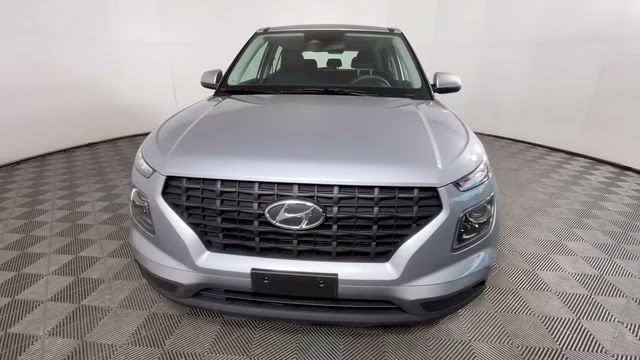 2025 Shimmering Silver Hyundai Venue SE FWD SUV