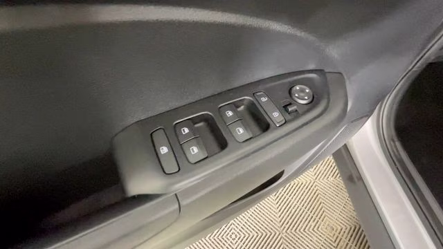 2025 Shimmering Silver Hyundai Venue SE FWD SUV