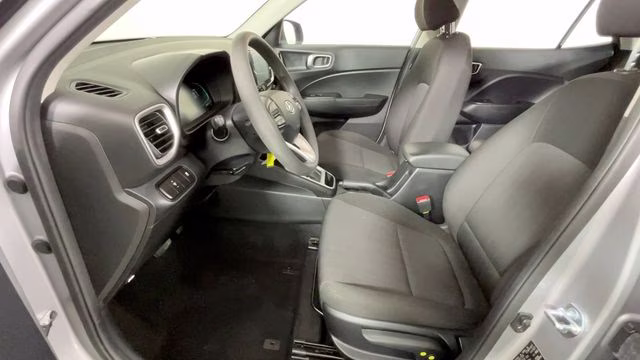 2025 Shimmering Silver Hyundai Venue SE FWD SUV