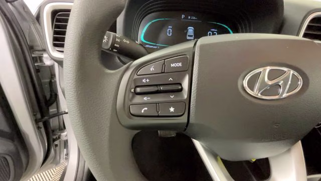 2025 Shimmering Silver Hyundai Venue SE FWD SUV