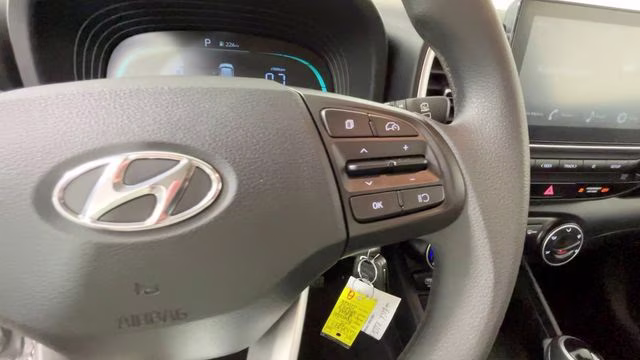 2025 Shimmering Silver Hyundai Venue SE FWD SUV