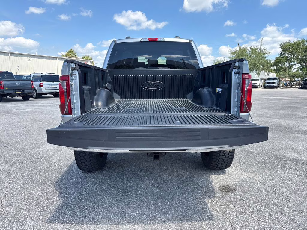 2025 Iconic Silver Metallic Ford F-150 XLT w/ LIFTKIT 4X4 Truck
