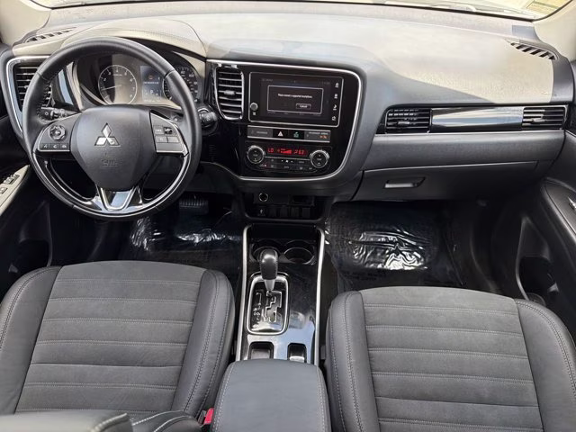 2019 Alloy Silver Metallic Mitsubishi Outlander SE FWD SUV