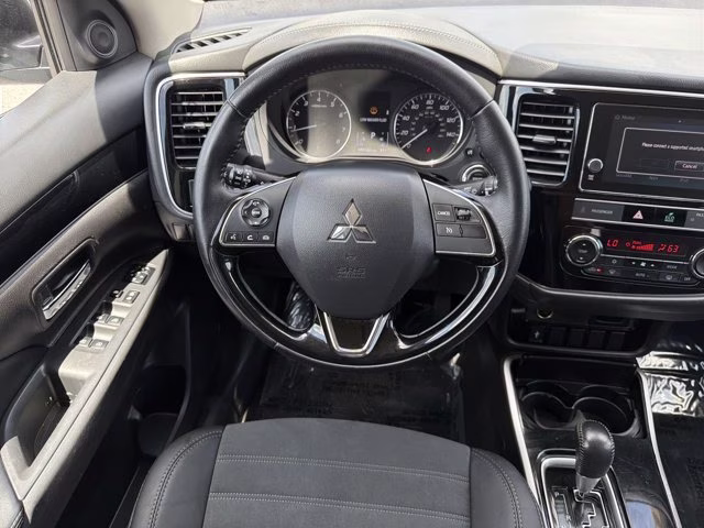 2019 Alloy Silver Metallic Mitsubishi Outlander SE FWD SUV