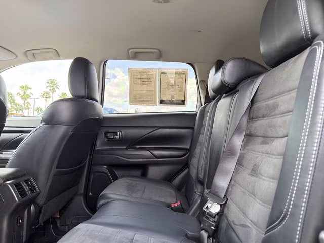 2019 Alloy Silver Metallic Mitsubishi Outlander SE FWD SUV