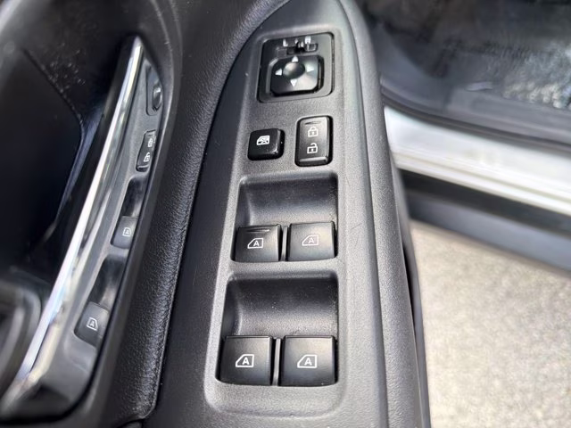2019 Alloy Silver Metallic Mitsubishi Outlander SE FWD SUV