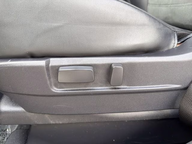 2019 Alloy Silver Metallic Mitsubishi Outlander SE FWD SUV