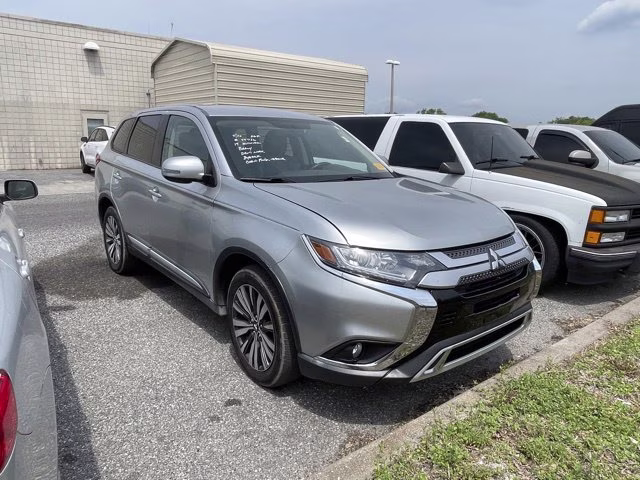 2019 Alloy Silver Metallic Mitsubishi Outlander SE FWD SUV
