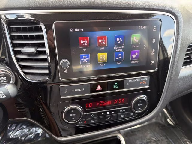 2019 Alloy Silver Metallic Mitsubishi Outlander SE FWD SUV