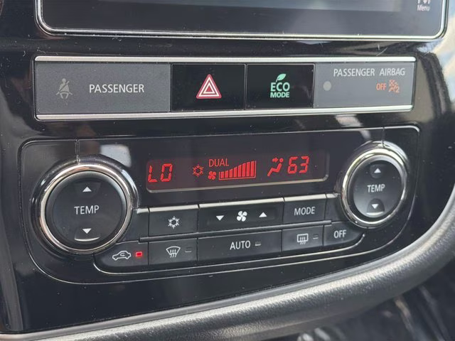 2019 Alloy Silver Metallic Mitsubishi Outlander SE FWD SUV