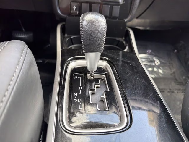 2019 Alloy Silver Metallic Mitsubishi Outlander SE FWD SUV