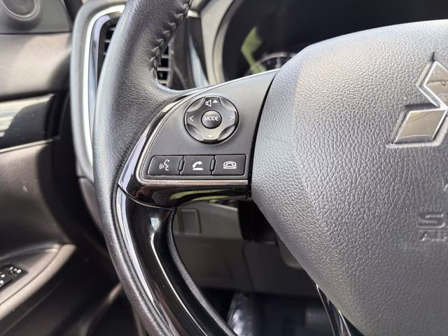 2019 Alloy Silver Metallic Mitsubishi Outlander SE FWD SUV