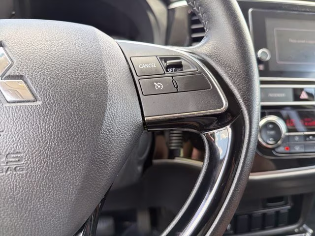 2019 Alloy Silver Metallic Mitsubishi Outlander SE FWD SUV