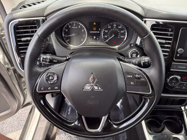 2019 Alloy Silver Metallic Mitsubishi Outlander SE FWD SUV