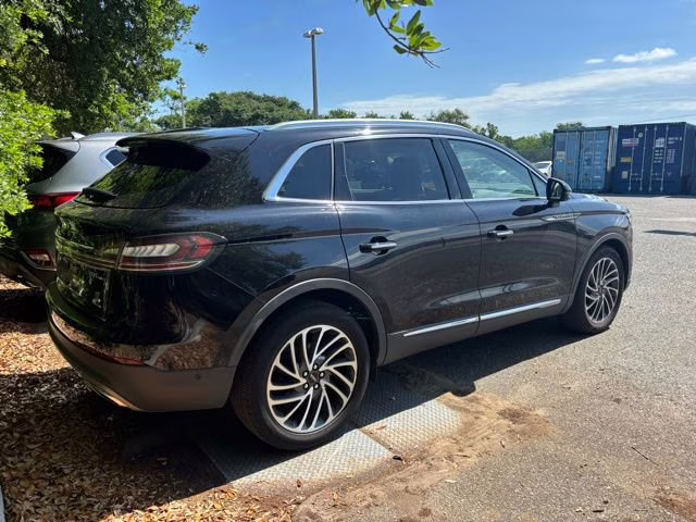 2019 Alloy Silver Metallic Mitsubishi Outlander SE FWD SUV