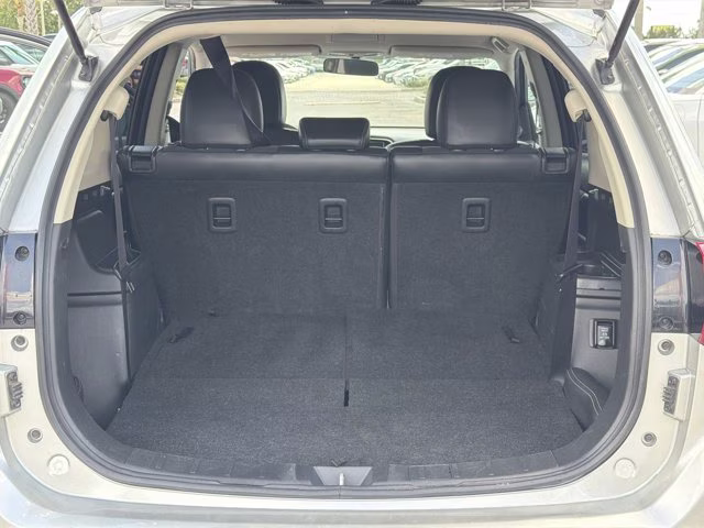 2019 Alloy Silver Metallic Mitsubishi Outlander SE FWD SUV