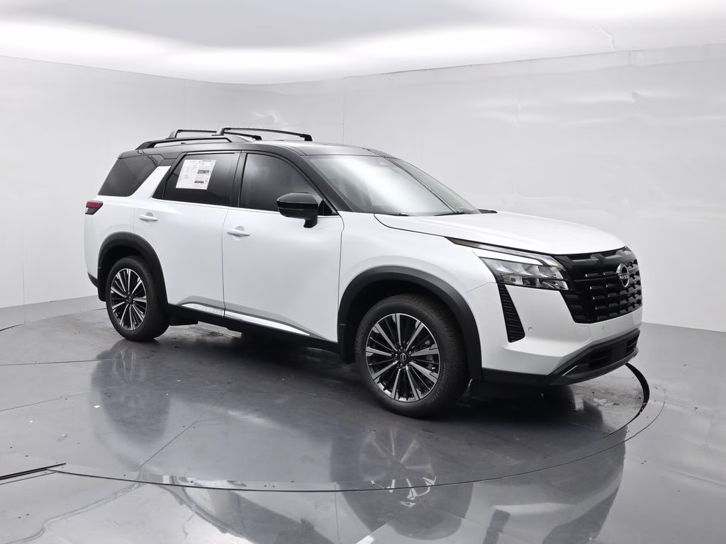 2026 Everest White Pearl/Black Nissan Pathfinder Platinum FWD SUV