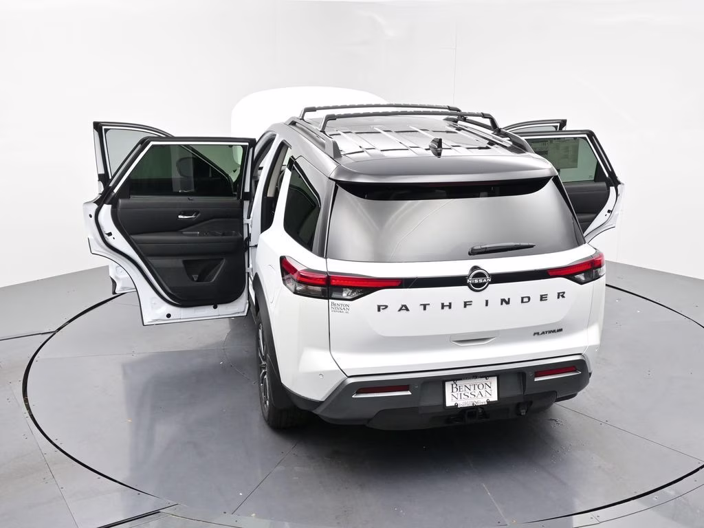 2026 Everest White Pearl/Black Nissan Pathfinder Platinum FWD SUV