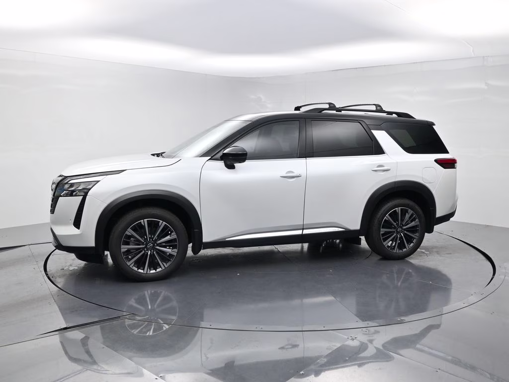 2026 Everest White Pearl/Black Nissan Pathfinder Platinum FWD SUV