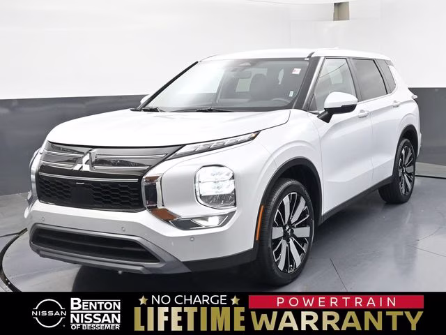 2025 Mitsubishi Outlander SE 2WD's photo