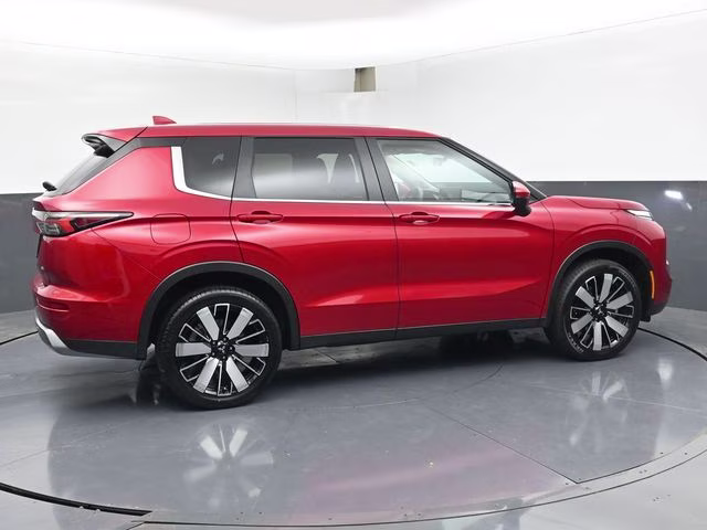 2025 Red Mitsubishi Outlander SE FWD SUV
