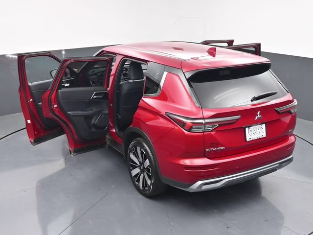 2025 Red Mitsubishi Outlander SE FWD SUV