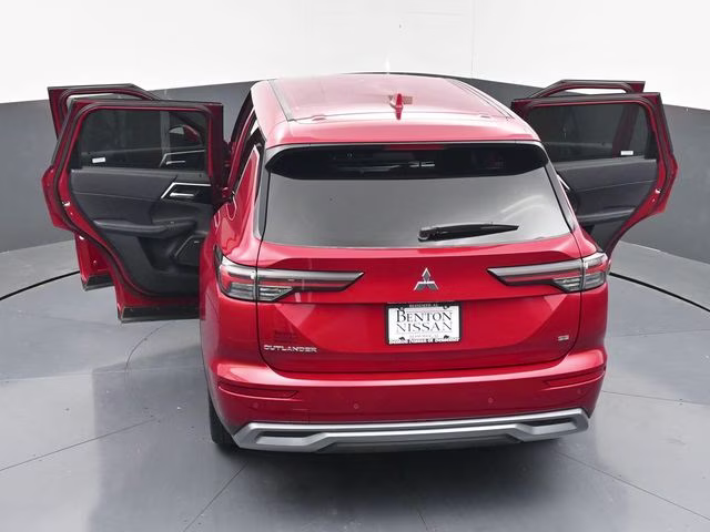 2025 Red Mitsubishi Outlander SE FWD SUV