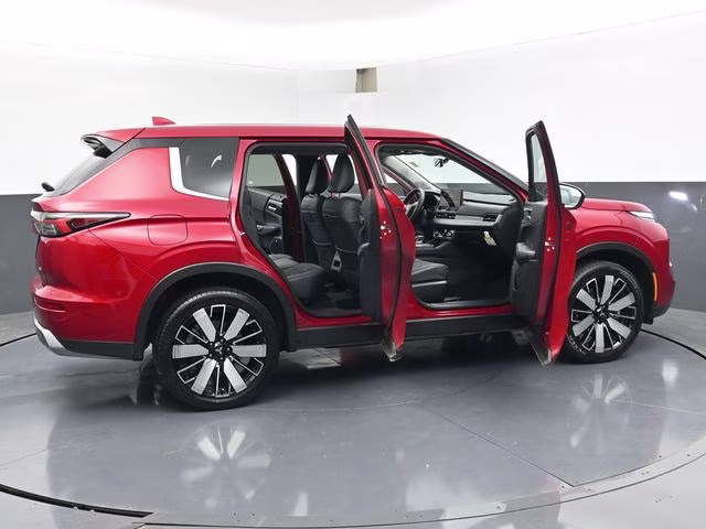 2025 Red Mitsubishi Outlander SE FWD SUV
