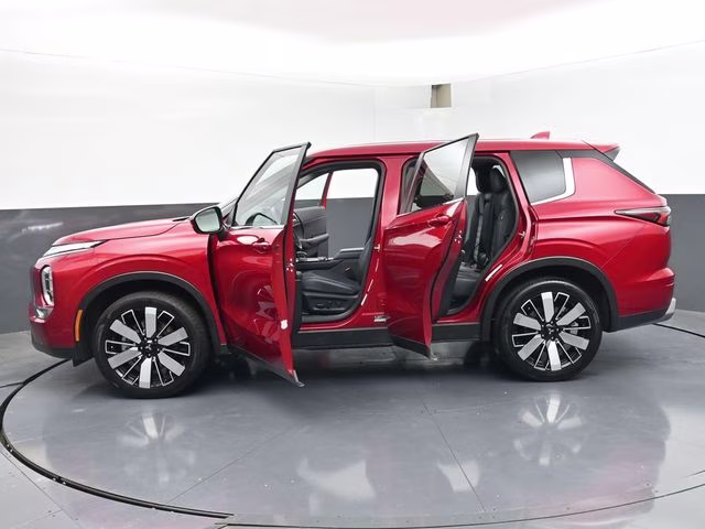 2025 Red Mitsubishi Outlander SE FWD SUV