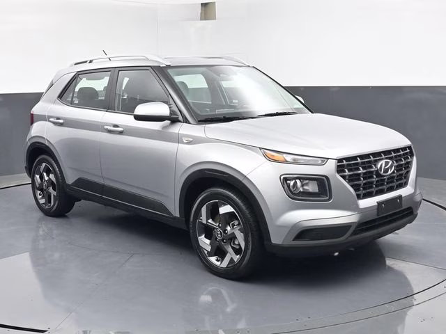 2025 Shimmering Silver Hyundai Venue SEL FWD SUV